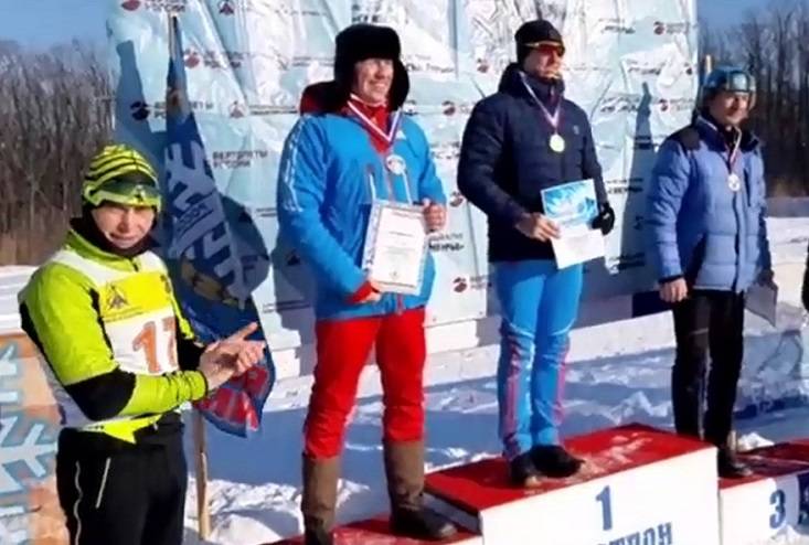 Победитель лыжной гонки извинился перед губернатором Приморья (видео) Победитель лыжной гонки извинился перед губернатором Приморья (видео)