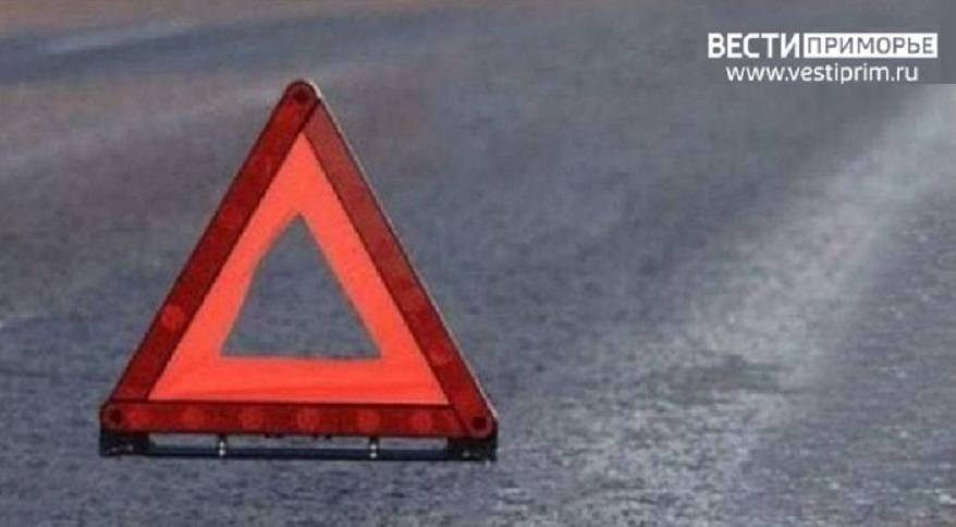 «Откинуло на мэрс»: Кадры жуткого ДТП с несколькими авто обсуждают жители Владивостока «Откинуло на мэрс»: Кадры жуткого ДТП с несколькими авто обсуждают жители Владивостока