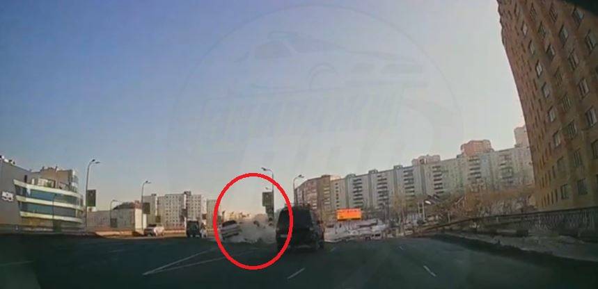 "Два оленя": Момент ДТП во Владивостоке попал на видео