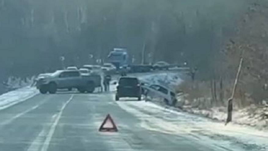 «Движения нет, огромная пробка»: Жуткое ДТП заблокировало трассу «Движения нет, огромная пробка»: Жуткое ДТП заблокировало трассу