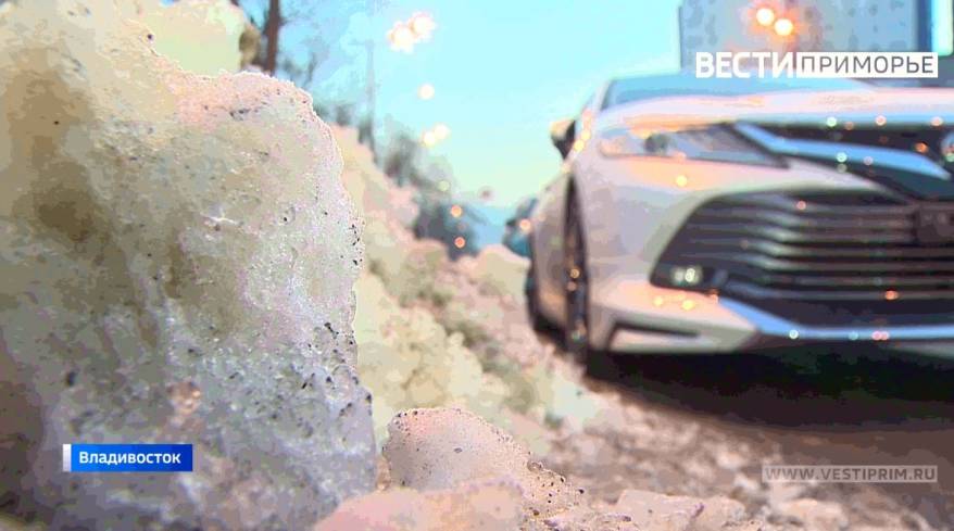 Автомобилисты Владивостока прячутся от платной парковки на тротуарах