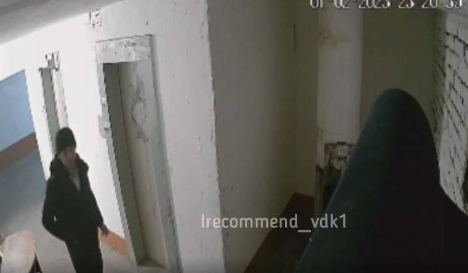 "Найти и наказать": случай в многоэтажке Владивостока вызвал гнев пользователей Сети