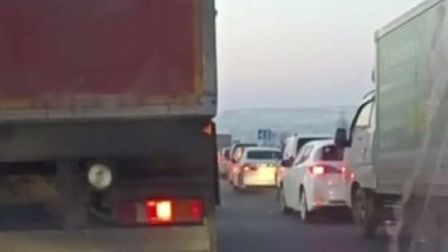 «Стоим уже час»: Многокилометровая пробка - на трассе из-за ДТП