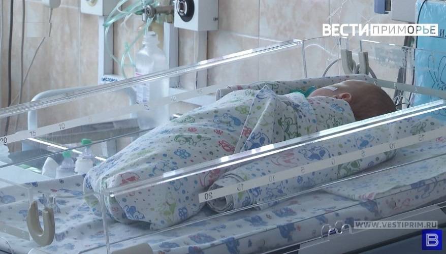 «Это редкое явление»: Сразу два ребенка-богатыря появились в Приморье