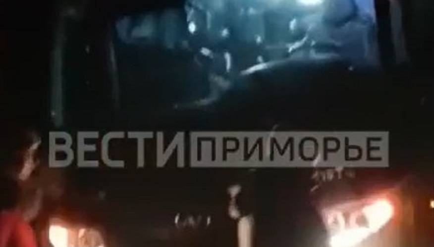 Людей в ночи высадили из междугороднего автобуса. Подробности происшествия (видео) Людей в ночи высадили из междугороднего автобуса. Подробности происшествия (видео)