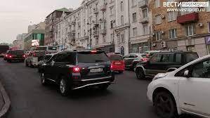 "Булыжник может прилететь": Жители Владивостока попытались пристыдить водителя крузака