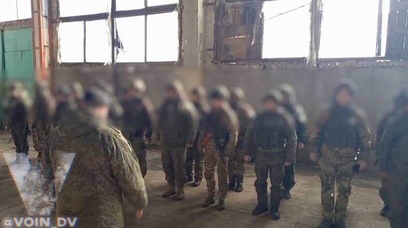 На передовой в зоне СВО приморским бойцам, отличившимся под Угледаром, вручили награды