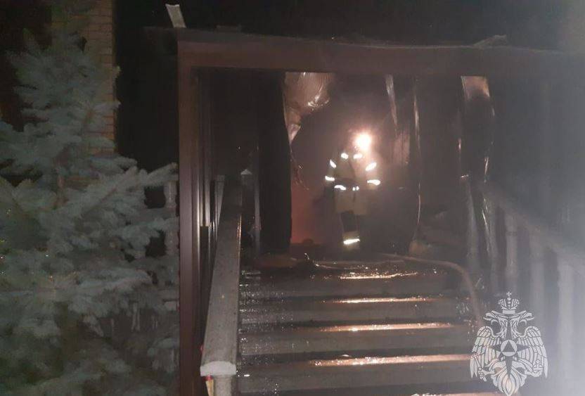 "Люди на балконе просили о помощи": серьезный пожар произошел в жилом доме в Приморье "Люди на балконе просили о помощи": серьезный пожар произошел в жилом доме в Приморье