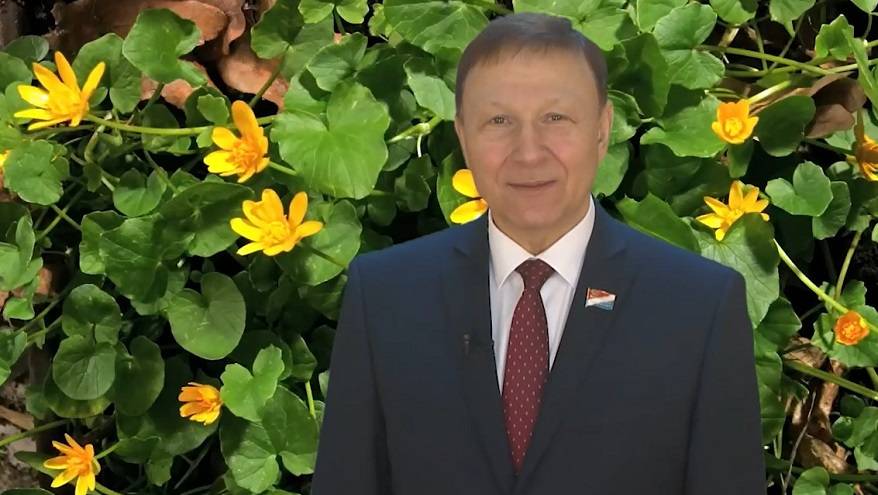 Александр Ролик поздравил женщин с праздником 8 Марта