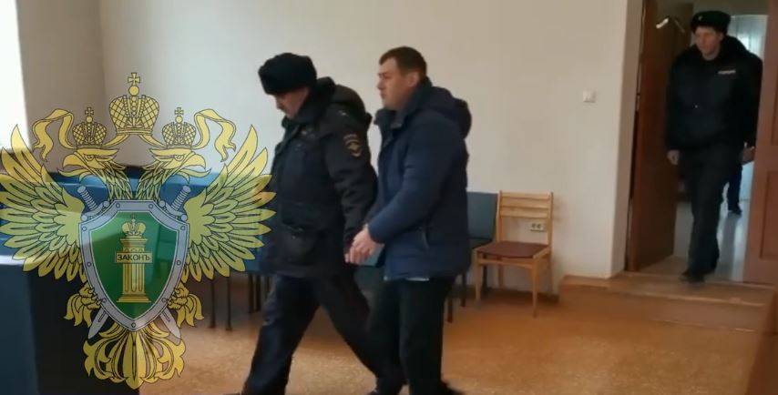 В Приморье мужчину избили и засунули в багажник машины