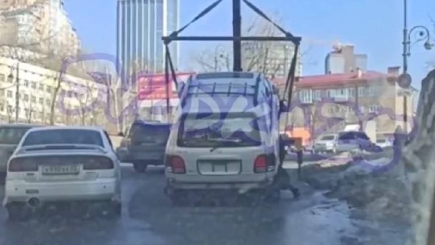 ДТП на миллионы блокирует дорогу в центре Владивостока