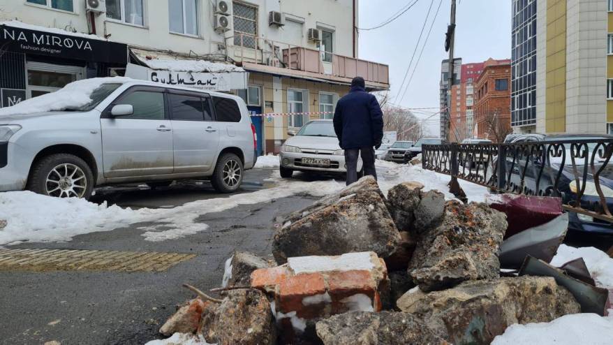 Прокуратура начала проверку по факту обрушения части здания во Владивостоке