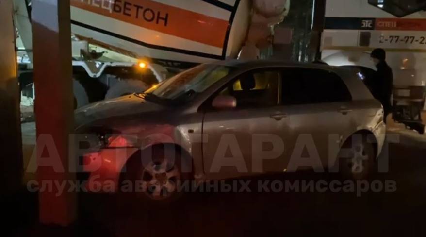 Ночь, столб, бетономешалка: во Владивостоке выясняют обстоятельства двойного ДТП