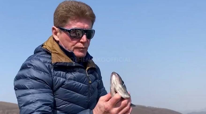 Поцелуй губернатора Приморья попал на видео Поцелуй губернатора Приморья попал на видео