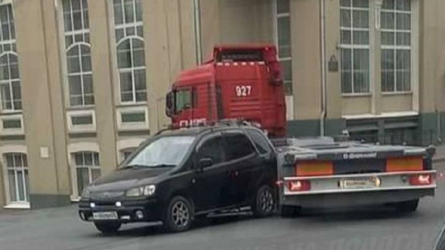 Авария блокировала движение в центре Владивостока Авария блокировала движение в центре Владивостока