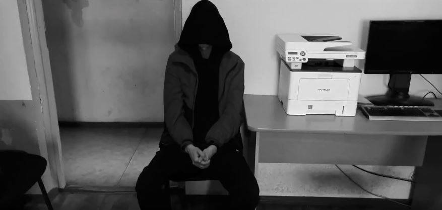 Полицейские задержали во Владивостоке курьера, работавшего на мошенников Полицейские задержали во Владивостоке курьера, работавшего на мошенников