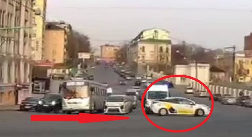 «Какая скорая? У меня заявочка»: Водитель вызвал недовольство горожан «Какая скорая? У меня заявочка»: Водитель вызвал недовольство горожан
