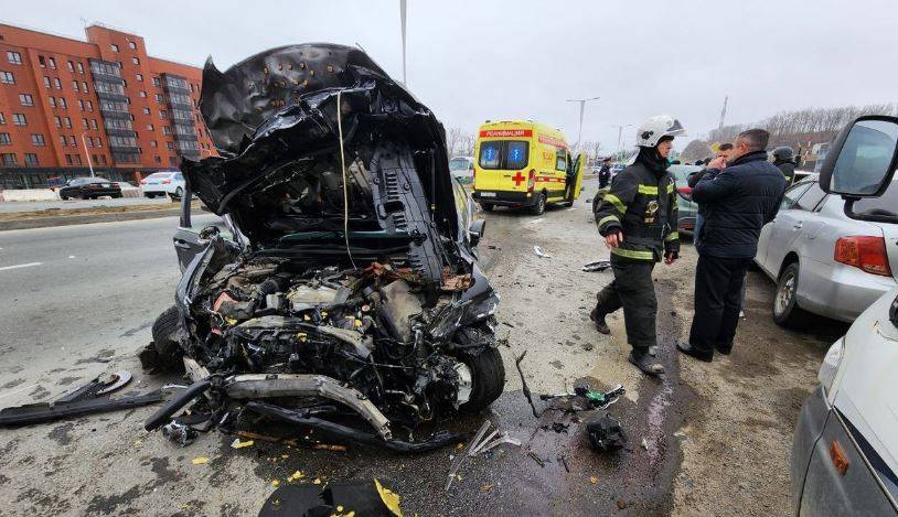 "Из покореженных машин извлекали людей": массовое ДТП во Владивостоке "Из покореженных машин извлекали людей": массовое ДТП во Владивостоке