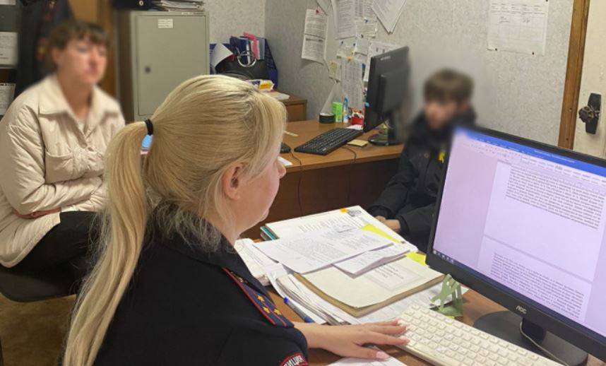 Полиция установила личности детей, которые издевались над беззащитной женщиной