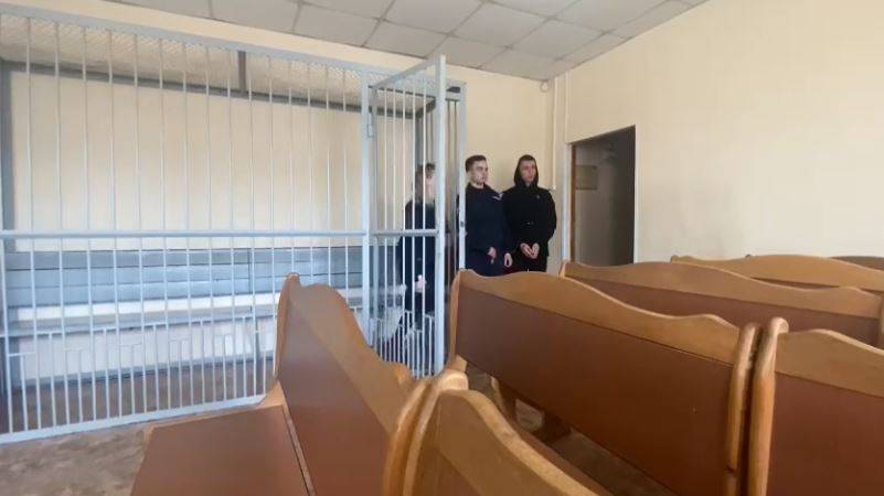 В Приморье заключили под стражу парня, который вонзил нож в голову своей сожительницы