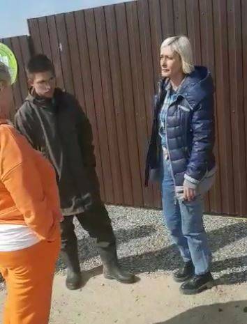 "По доносу?: "Аристократ" изьял собаку у жительницы коттеджного поселка