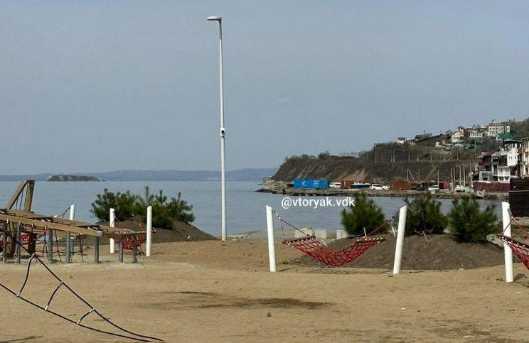 "Странный выбор": новшество на пляже во Владивостоке вызвало бурную дискуссию в Сети "Странный выбор": новшество на пляже во Владивостоке вызвало бурную дискуссию в Сети