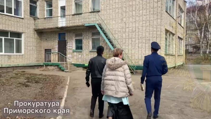 Прокуратура отреагировала на публикацию о разрушении фасада детского сада в Приморье