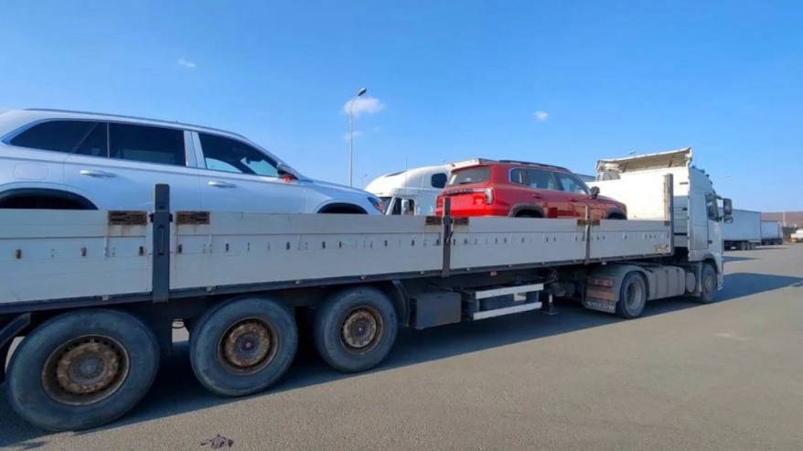 Во Владивосток поступила первая партия подержанных автомобилей из Китая