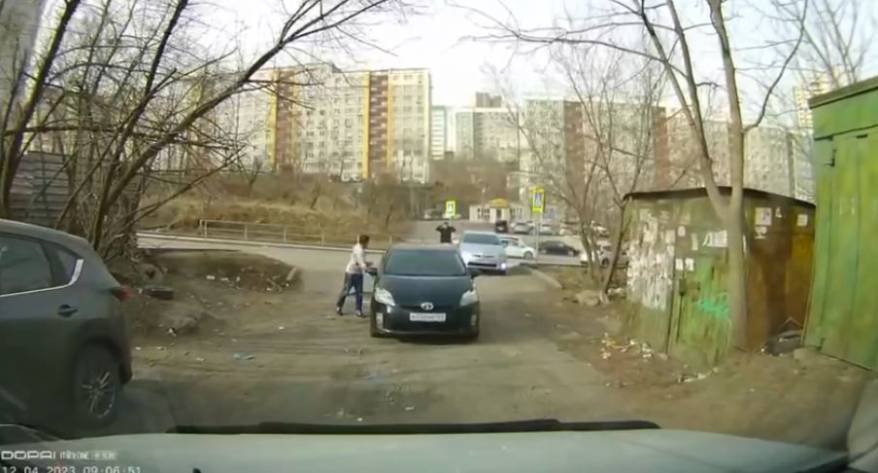"Испражняются на глазах у детей": жители Владивостока столкнулись с пикантной проблемой