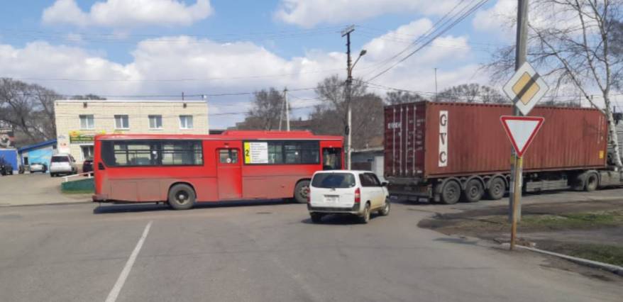 Автобус с 20 пассажирами попал в ДТП в Приморье: есть пострадавшие Автобус с 20 пассажирами попал в ДТП в Приморье: есть пострадавшие
