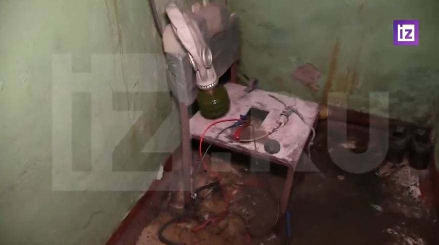 Пыточные комнаты с электрическими стульями нашли в Азовстали после освобождения Мариуполя Пыточные комнаты с электрическими стульями нашли в Азовстали после освобождения Мариуполя