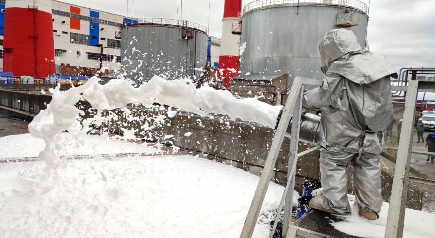 Во время крупных учений энергетики ВТЭЦ-2 «ликвидировали» разлив нефтепродуктов Во время крупных учений энергетики ВТЭЦ-2 «ликвидировали» разлив нефтепродуктов