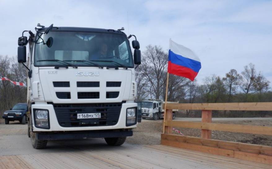 В Приморье открыли движение по мосту, который был разрушен ледоходом