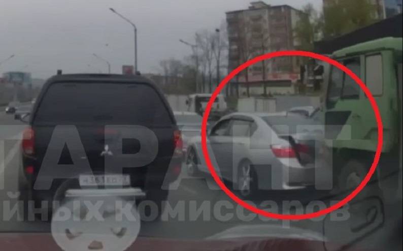«Штук 6 авто, о, боже, боже»: Массовая авария в районе второреченского моста «Штук 6 авто, о, боже, боже»: Массовая авария в районе второреченского моста