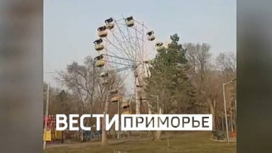 Карусель обрушилась в парке аттракционов, есть пострадавшие Карусель обрушилась в парке аттракционов, есть пострадавшие