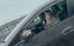 Женщина-инвалид из Владивостока стала жертвой жестоких людей на Honda Insight Женщина-инвалид из Владивостока стала жертвой жестоких людей на Honda Insight