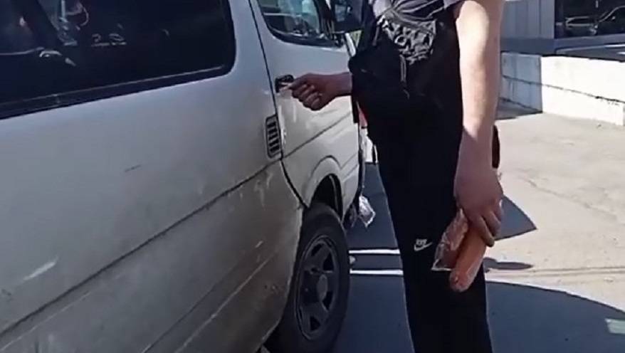 «За сосисочками пошли?»: Ситуация с парковкой авто разозлила жительницу Владивостока «За сосисочками пошли?»: Ситуация с парковкой авто разозлила жительницу Владивостока