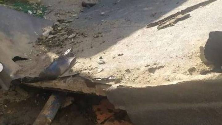 Во Владивостоке рухнул козырек подъезда жилого дома