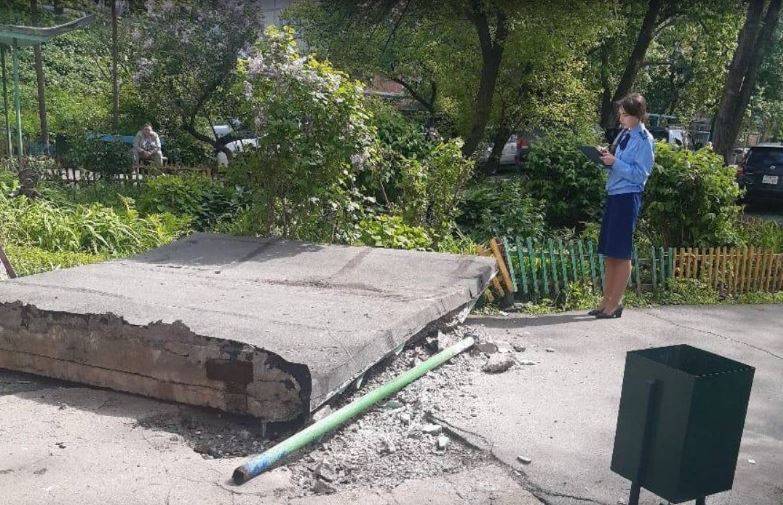 Прокуратура даст оценку действиям УК дома, в котором обрушилась бетонная плита
