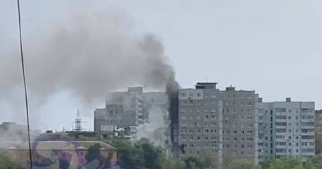 Мощный пожар охватил многоэтажку: в задымленной квартире оказался ребенок