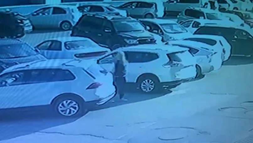 Развлечение, челлендж «на слабо» или месть? Поступок девушки привел в недоумение приморцев