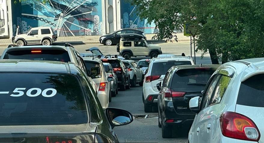 Массовое ДТП организовало жуткую пробку в центре Владивостока Массовое ДТП организовало жуткую пробку в центре Владивостока