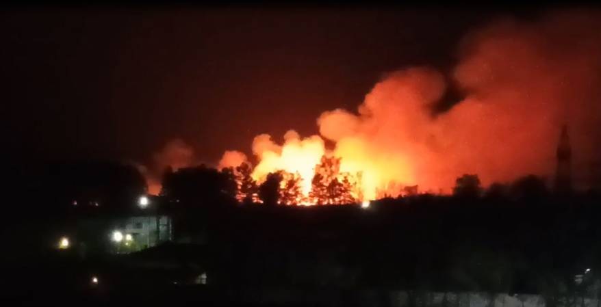 Третий пожар за неделю: В Приморье горит пилорама