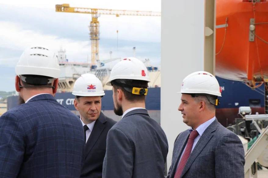 Заместитель Генерального прокурора Российской Федерации Дмитрий Демешин побывал на заводе "Звезда" Заместитель Генерального прокурора Российской Федерации Дмитрий Демешин побывал на заводе "Звезда"