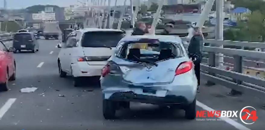 "Полтора часа в пробке": Серьезная авария сковала движение на Золотом мосту