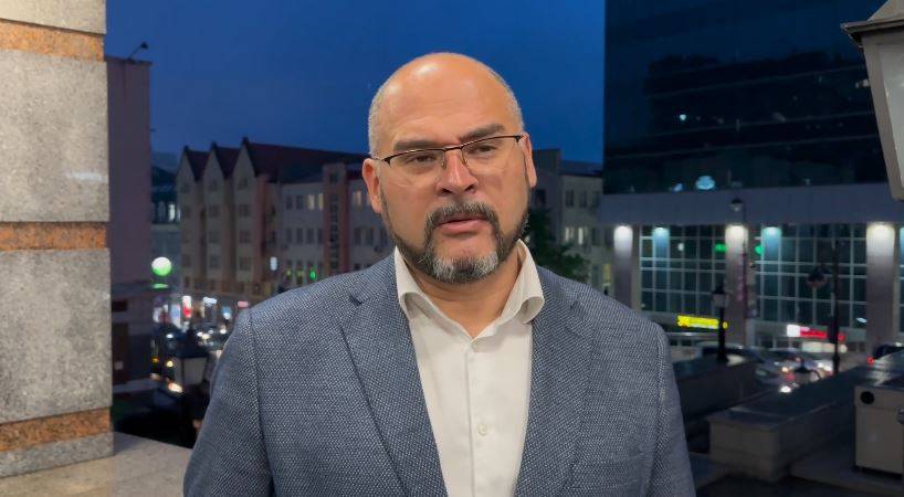 Работников на удаленку, детские лагеря на замок: мэр Владивостока обратился к горожанам
