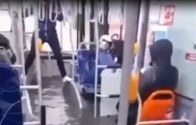 "Половина салона в воде": в мэрии Владивостока пояснили инцидент с пассажирским автобусом "Половина салона в воде": в мэрии Владивостока пояснили инцидент с пассажирским автобусом