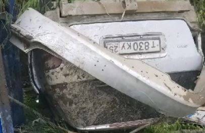 Жесткое ДТП в Приморье: автомобиль снес остановку и перевернулся