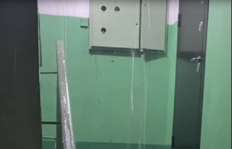 «Крыша есть?»: Страшный потоп напугал жителей многоквартирного дома (видео) «Крыша есть?»: Страшный потоп напугал жителей многоквартирного дома (видео)