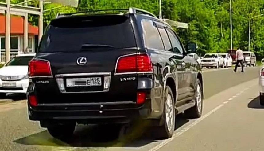«Новые правила дорожного движения?»: Водитель Lexus ошарашил очевидцев (фото) «Новые правила дорожного движения?»: Водитель Lexus ошарашил очевидцев (фото)